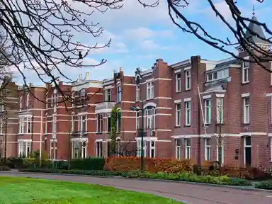 275m2 house to rent for 4975€/month in Baronielaan, Breda