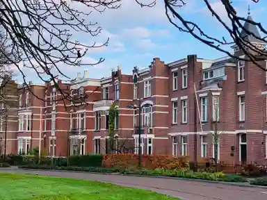 275m2 Haus zur Miete für 4975€/Monat in Baronielaan 145, Breda