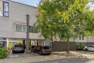 161m2 house to rent for 2250€/month in Rembrandterf 6, Vught