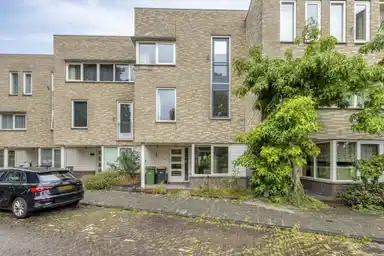146m2 house to rent for 2950€/month in Stekelbaarssingel 40, The Hague