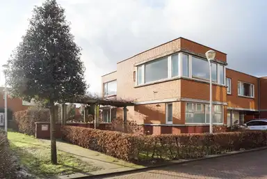 190m2 huis te huur voor 3750€/maand in Friendshipring 21, Nootdorp