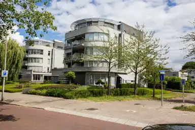 m2 apartment to rent for 2900€/month in Oostsingel 4, Delft
