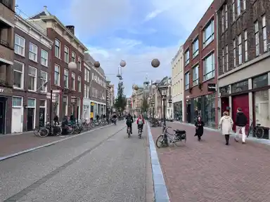35m2 studio à louer pour 1135€/mois à Breestraat, Leiden