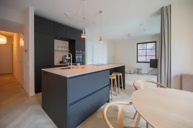 97m2 Appartement à louer pour 3550€/mois à Abraham Tuschinskistraat 61, Rotterdam