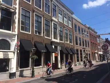 35m2 studio à louer pour 1135€/mois à Breestraat, Leiden