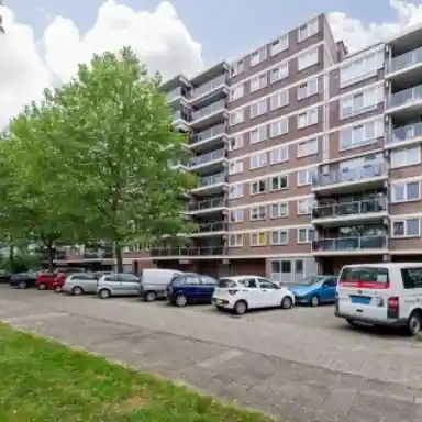 106m2 apartment to rent for 1061€/month in Prattenburg 42, Haarlem