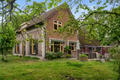195m2 house to rent for 4500€/month in Hoofdweg, Loenen