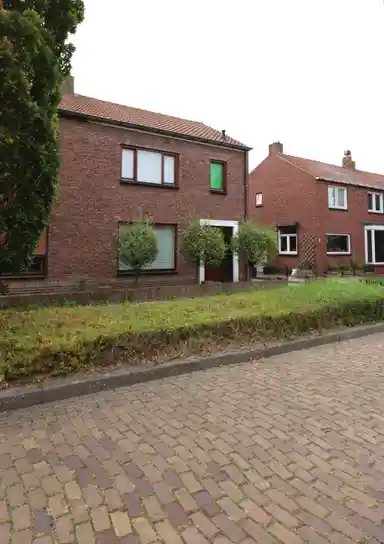 90m2 Haus zur Miete für 1200€/Monat in Plataanstraat, Sas van Gent