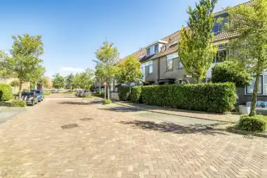 121m2 huis te huur voor 3000€/maand in Nienhuis Ruijskade, Muiderberg