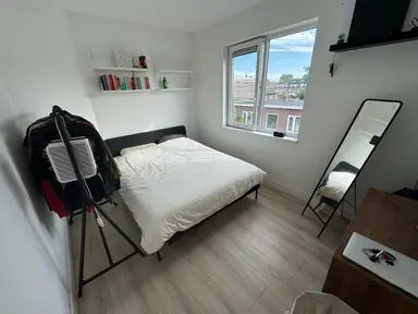 10m2 Chambre à louer pour 575€/mois à Leeuwerikstraat, Haarlem