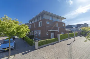 176m2 house to rent for 4750€/month in Renate Rubinsteinlaan 9, Amstelveen