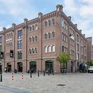 128m2 studio to rent for 2950€/month in Handelsplein 2, Rotterdam
