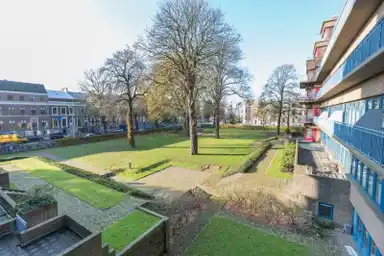 117m2 Appartement à louer pour 3200€/mois à Zeestraat, The Hague