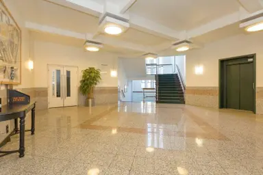 117m2 Appartement à louer pour 3200€/mois à Zeestraat, The Hague
