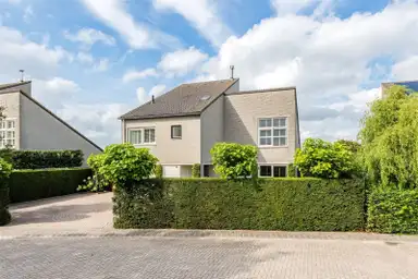223m2 house to rent for 3950€/month in Lijzijde 33, Almere