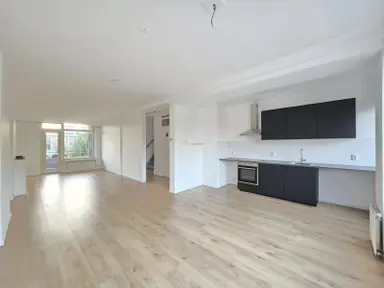 137m2 apartment to rent for 2395€/month in Stadhoudersplein, Rotterdam