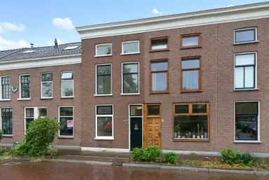 108m2 maison à louer pour 1900€/mois à Oostplantsoen 11, Delft