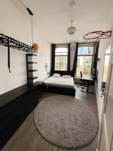 20m2 Kamer te huur voor 950€/maand in Spoorsingel, Delft