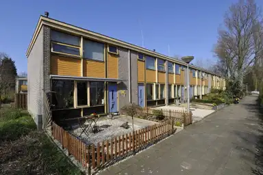 75m2 Haus zur Miete für 932.93€/Monat in Weigelialaan 57, Pijnacker
