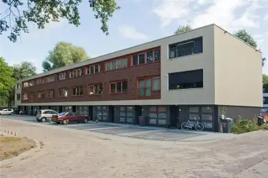 142m2 maison à louer pour 932€/mois à De Luttebrink 3, Enschede