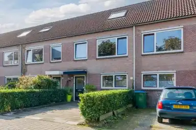 100m2 maison à louer pour 1495€/mois à Wilgenbroek, Breda