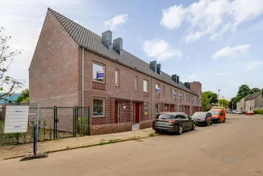 112m2 maison à louer pour 1900€/mois à Kolonel Millerstraat, Maastricht