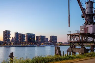 100m2 Appartement à louer pour 1987€/mois à Brede Hilledijk, Rotterdam
