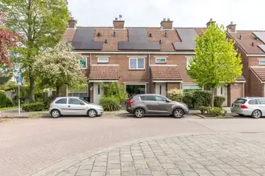 140m2 house to rent for 1550€/month in Aelbert Cuyplaan, Hendrik-Ido-Ambacht