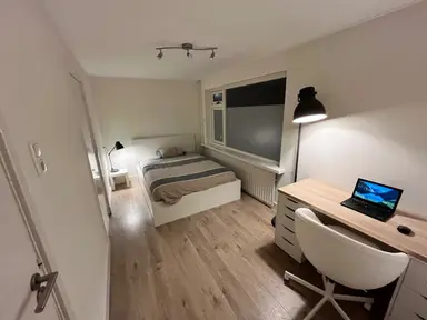 14m2 Camera in affitto per 925€/mese a Broekweg, Lisse