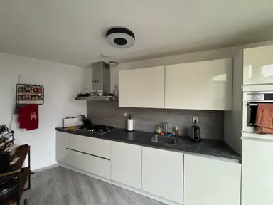 80m2 Appartement à louer pour 1500€/mois à Theda Mansholtstraat, Leiden