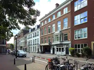 99m2 Appartement à louer pour 2250€/mois à Zeestraat 58, The Hague