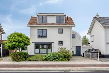 247m2 maison à louer pour 3495€/mois à Aimé Bonnastraat, Vianen