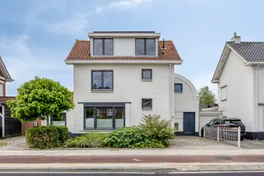 247m2 maison à louer pour 3495€/mois à Aimé Bonnastraat, Vianen
