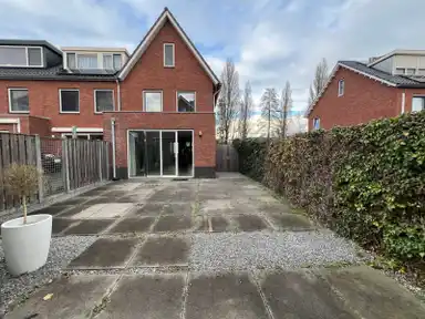 129m2 maison à louer pour 2750€/mois à Strijpesingel 52, Rotterdam