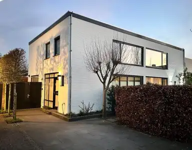 126m2 maison à louer pour 2295€/mois à Amstellaan, 's-Hertogenbosch