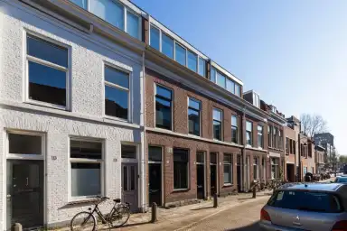 73m2 Appartement à louer pour 2100€/mois à Korte Herenstraat, Haarlem