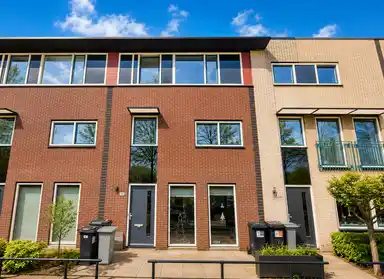 165m2 maison à louer pour 1495€/mois à Burchtpoort 10, Nieuw-Vennep