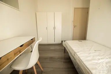 10m2 Chambre à louer pour 1166€/mois à Lyonnetstraat, The Hague