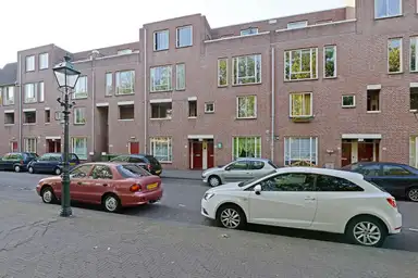 77m2 flat to rent for 932.93€/month in Helena van Doeverenplantsoen 34, The Hague