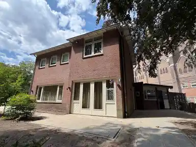 103m2 maison à louer pour 2850€/mois à Kloosterstraat 1, Arnhem
