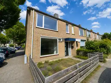 117m2 maison à louer pour 1700€/mois à Kaardenstekerstraat 1, Breda