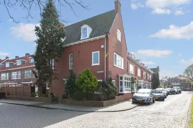 165m2 house to rent for 3450€/month in Regentesselaan 35, Haarlem