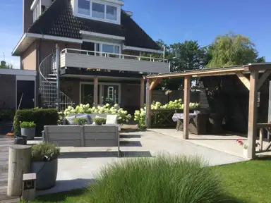 156m2 house to rent for 3250€/month in Nieuw-Loosdrechtsedijk, Loosdrecht