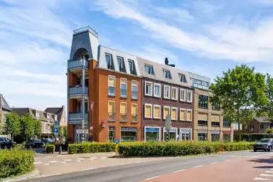 192m2 apartment to rent for 4000€/month in Dorpsstraat 43, Bunnik