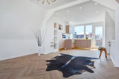 76m2 Appartement à louer pour 2600€/mois à Mariottestraat, The Hague
