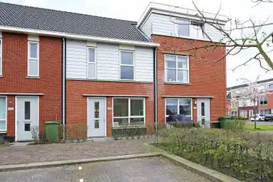 135m2 maison à louer pour 1485€/mois à Maasdijk, Breda