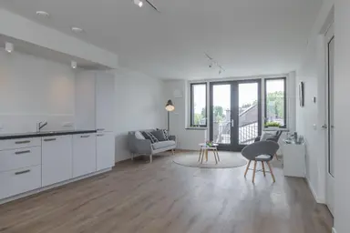 96m2 Appartement à louer pour 2450€/mois à Eerste Hasselaerstraat, Haarlem