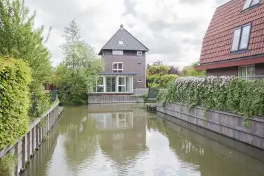 188m2 house to rent for 3950€/month in Kroosjespruimstraat, Aalsmeer