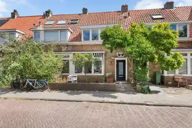107m2 maison à louer pour 3185€/mois à Van Kinsbergenstraat, Haarlem