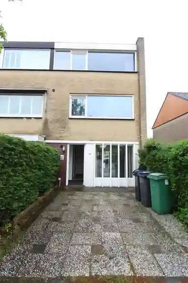 140m2 maison à louer pour 3650€/mois à Alpen Rondweg 80, Amstelveen